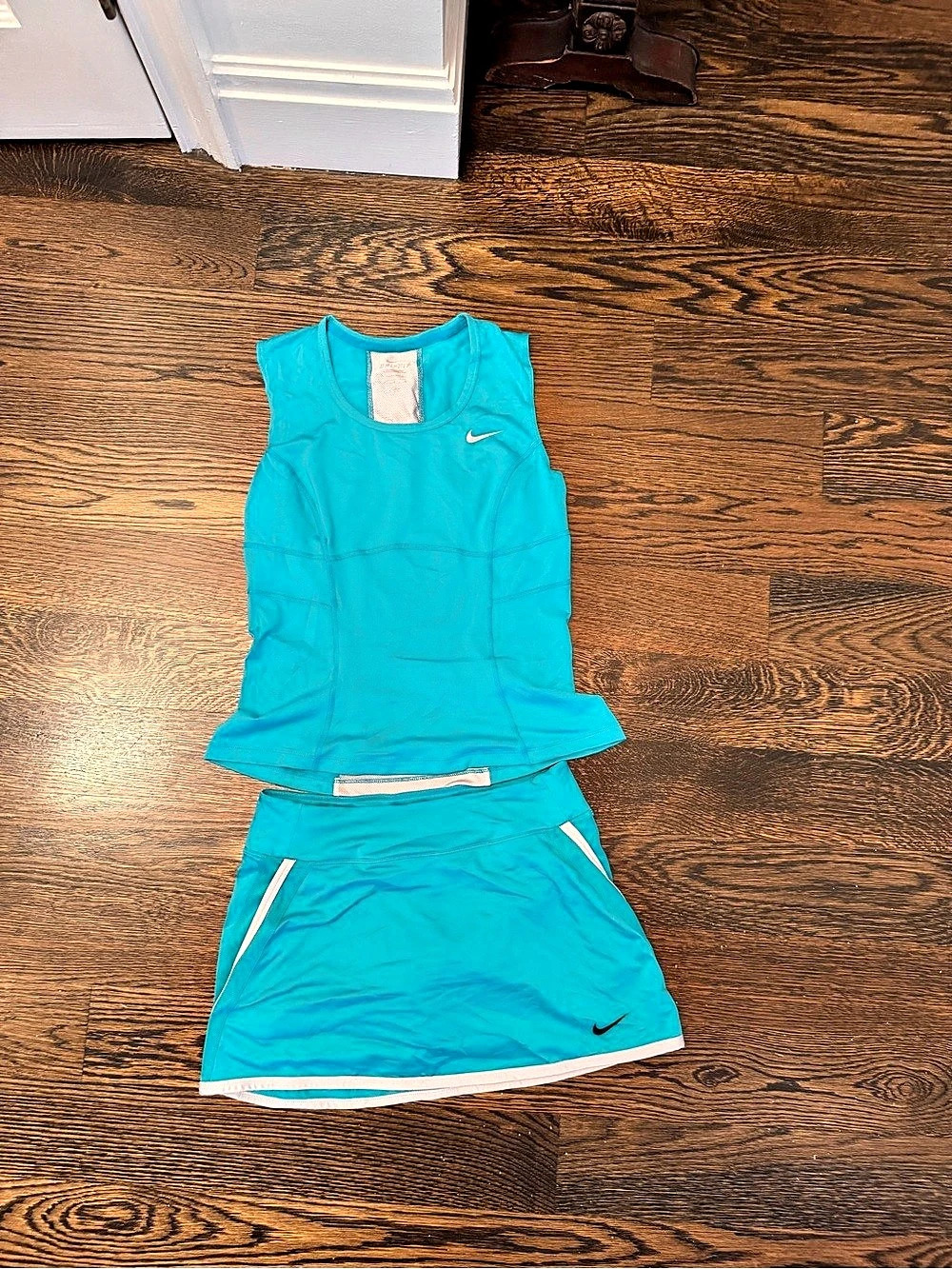 Nike Dri-FIT Skirt Set in Green/Blue Size Medium
